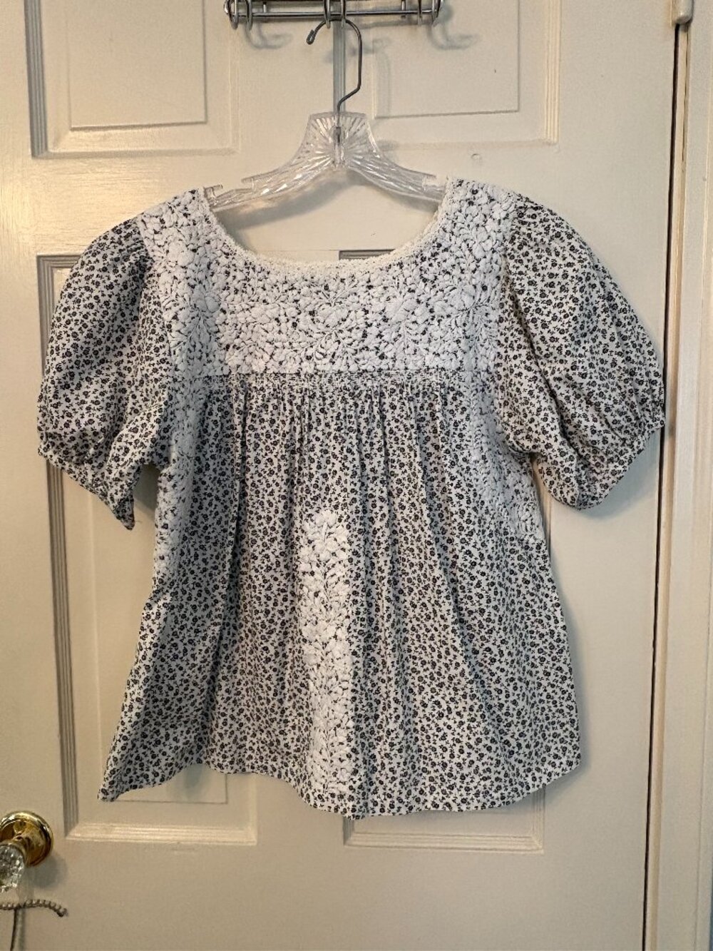 Mi Golondrina black and white blouse